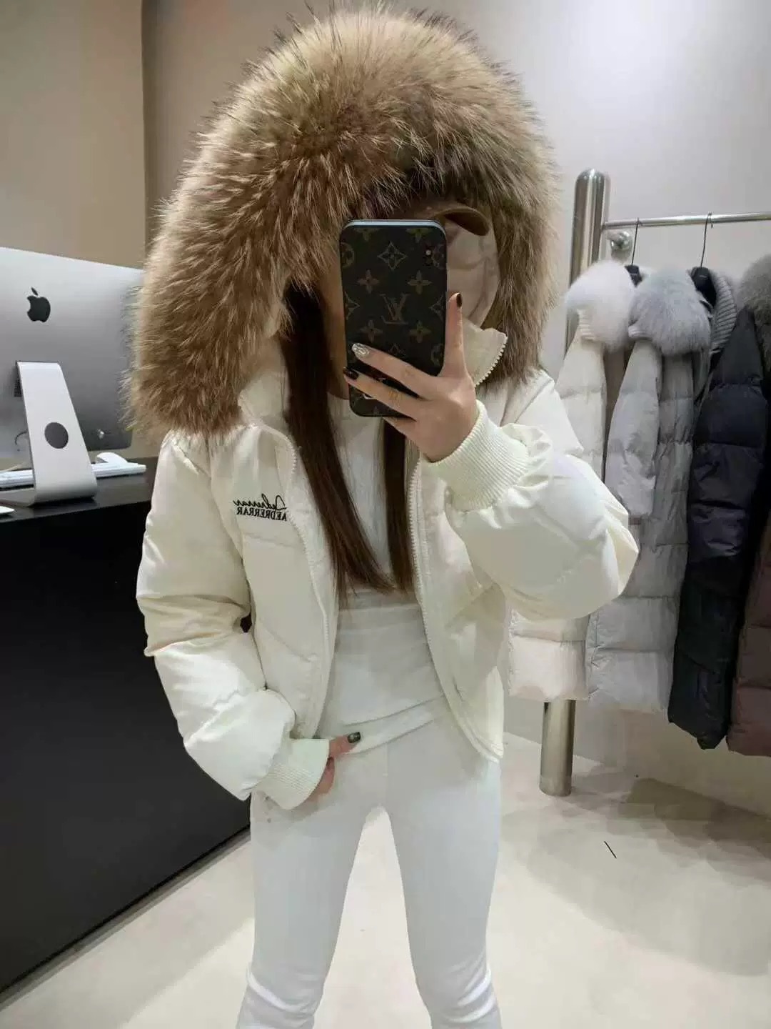화이트 + 카키색 모피 칼라