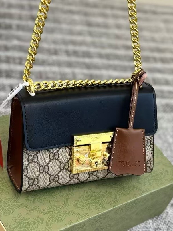 Gucci Padlock kiçik çarpaz çanta, dəri, qızıl qapaq