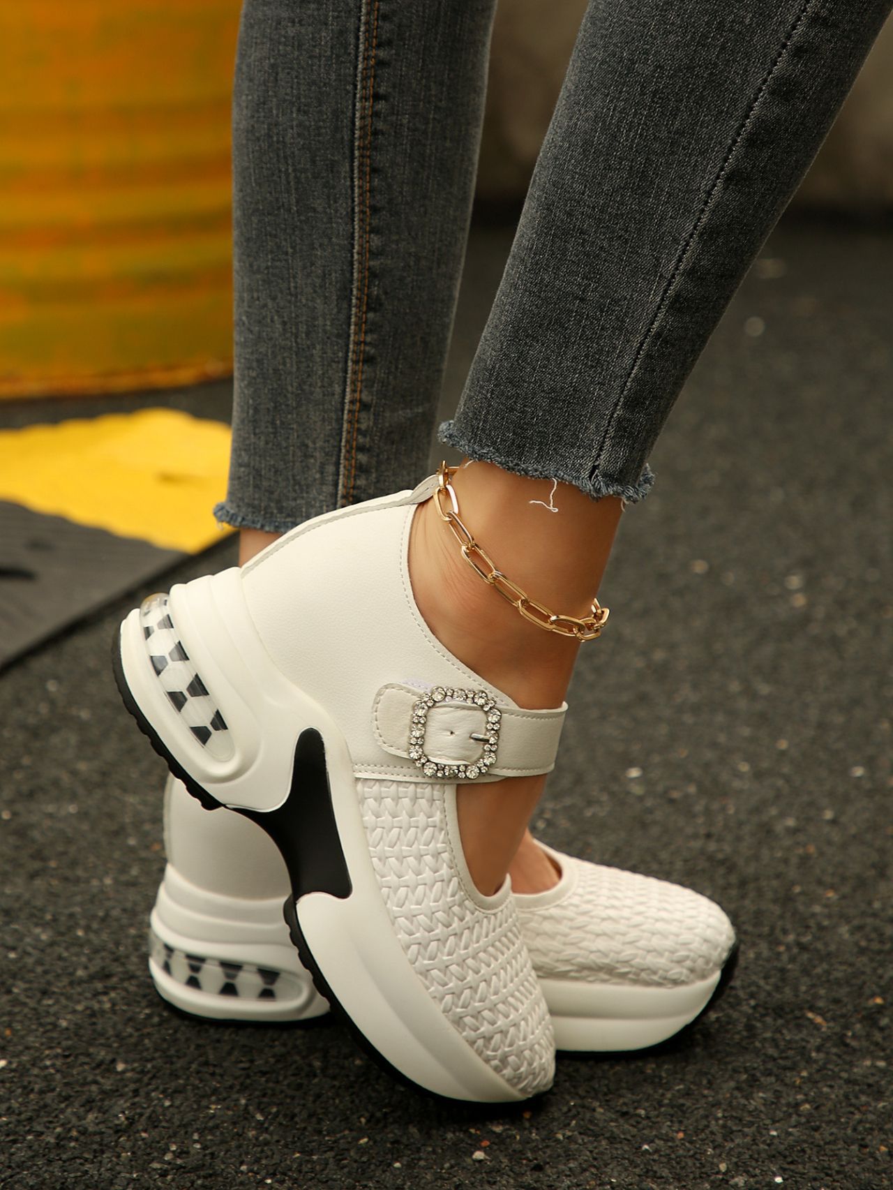 Sapatilhas com cunha para mulher com strass e sola plataforma_voghion.com