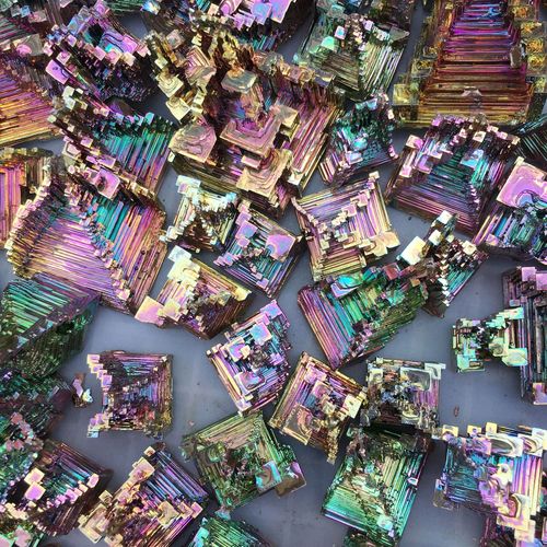 Bismuth ore amorphous bismuth crystal crystal rare metal rainbow ore teaching specimen mineral collection ornaments