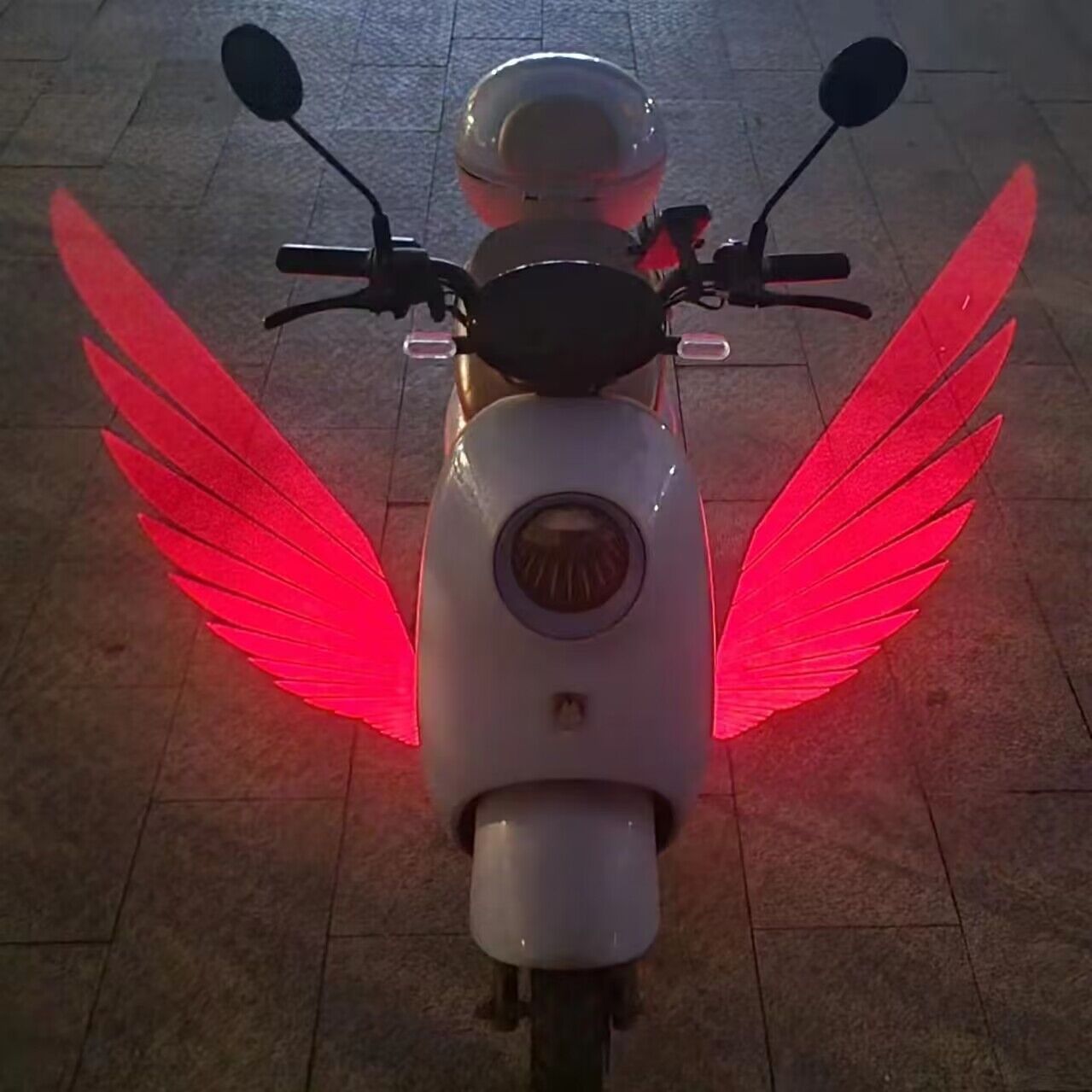 Venta directa de fábrica de luces de piso para motocicletas, luces de proyección de alas de ángel, luces de bienvenida, luces de alfombra, luces ambientales generales modificadas
