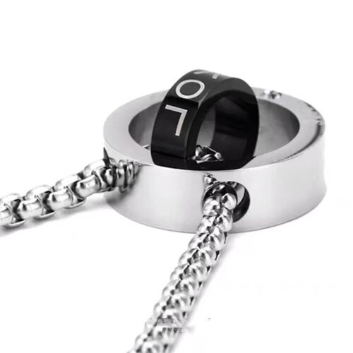 环环相扣钛钢项链男潮流韩版小众轻奢双环吊坠男学生简约时尚个性