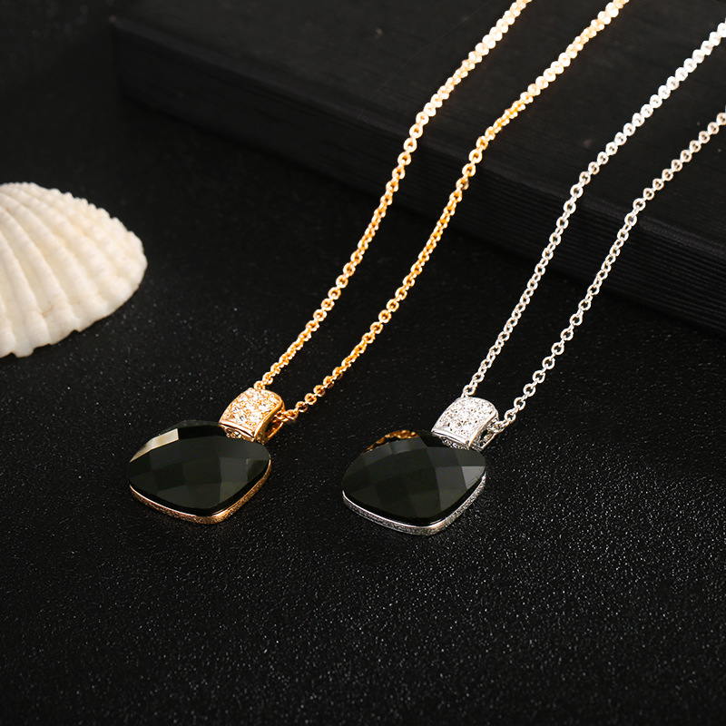 �պ������Լ���ź�ɫ���������������ʰٴ��䵭��Ůʿ��׹