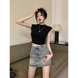 �nϵ��ɫ���I�o�䱳��t��Ů�ļ��OӋ�оo��������|�@�ݶ̿�����