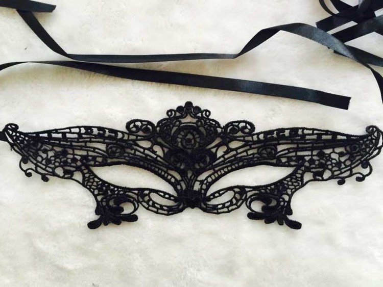 Black Lace Half-Face Masquerade Mask for Costume and Party Wear — detail image 6