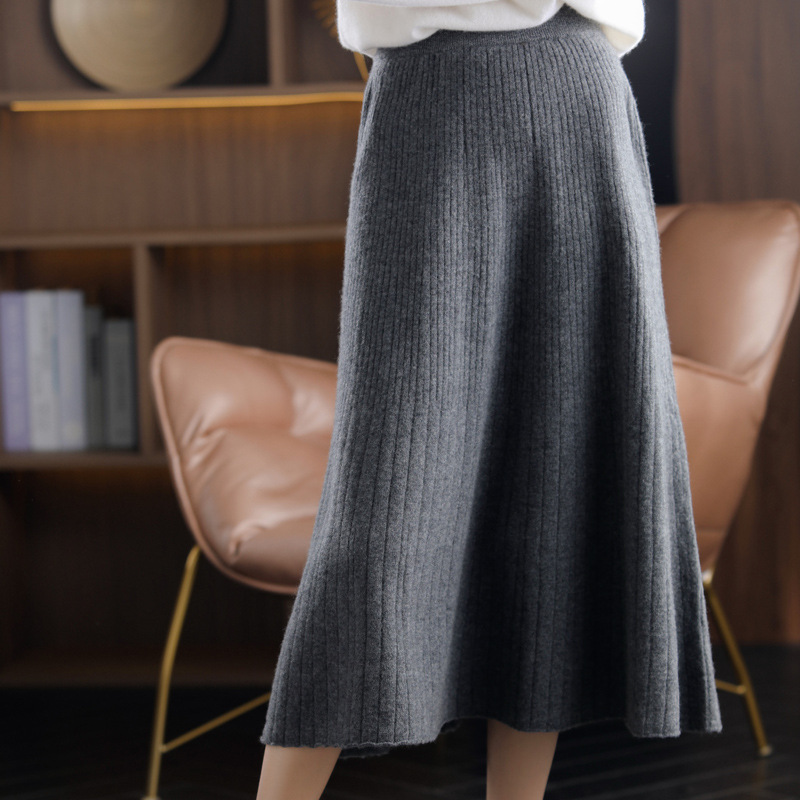 Autumn woolen knitted pleated skirt
