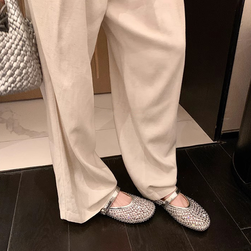 Hilo de malla streamer ~ Pantuflas de vacaciones Baotou con hebilla transpirable de malla de diamantes de imitación