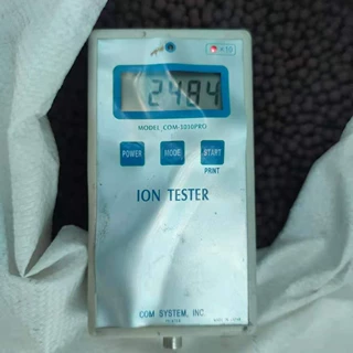 厂家按需生产高含量负离子陶瓷球 白色负离子床垫填充负离子球