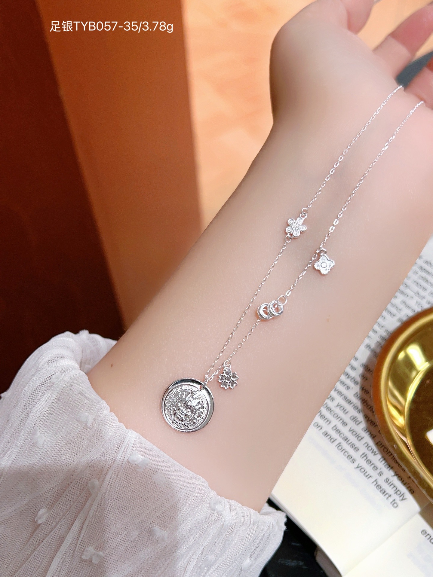 S999 plata esterlina mariposa flange collar de cuatro hojas diseño de nicho femenino de alta calidad lujo ligero cadena de clavícula para regalar a su novia