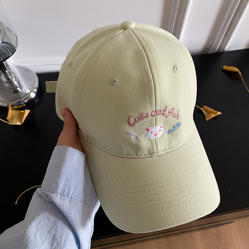 Japón lindo gatito bordado sombrero de béisbol mujer primavera 2025 nuevo estilo de cabeza grande cara pequeña sombrero de boca de pato universal
