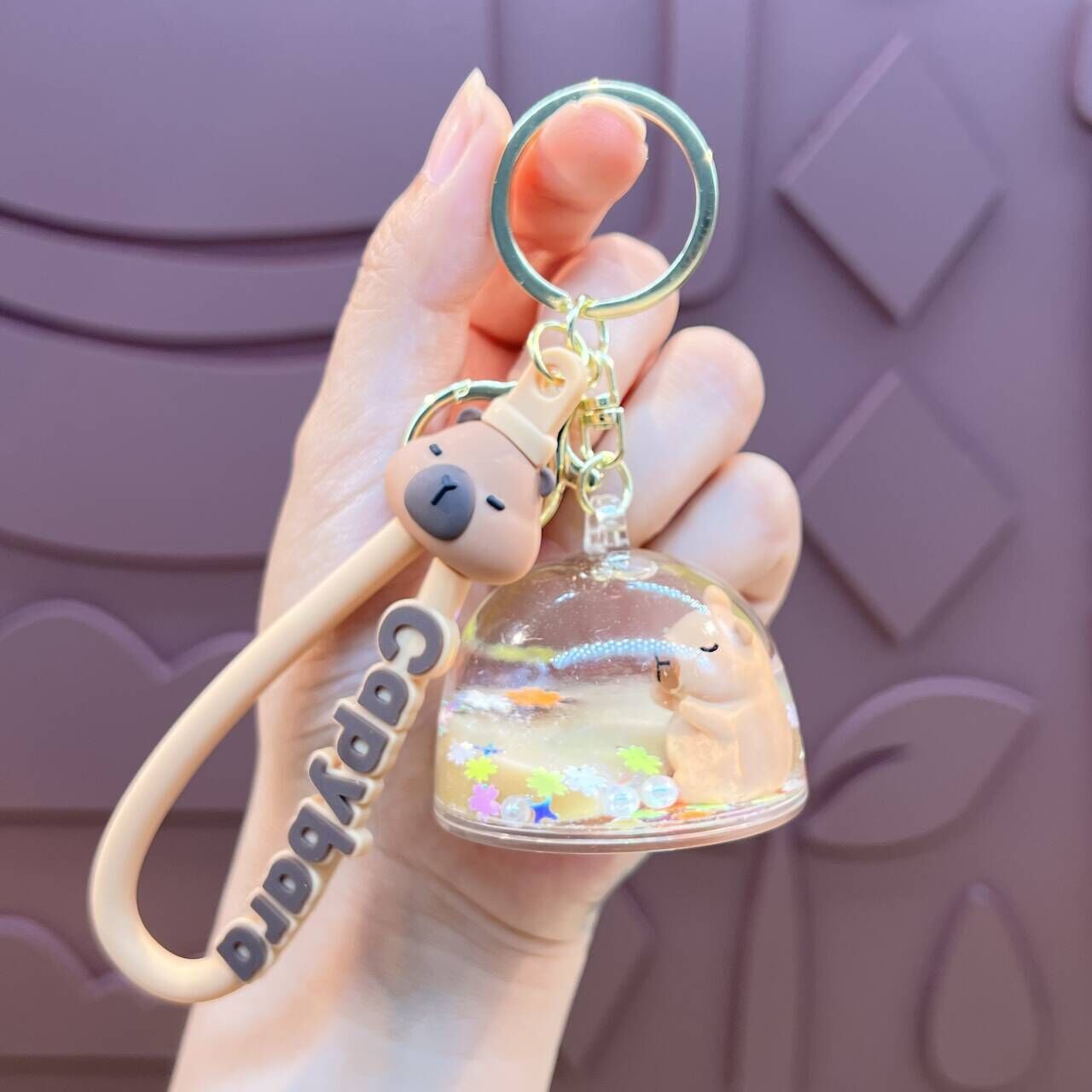 Cariño interesante en el aceite muñeca Kapibara llavero lindos colgantes delfines bolsa de automóvil garra máquina pequeños regalos al por mayor