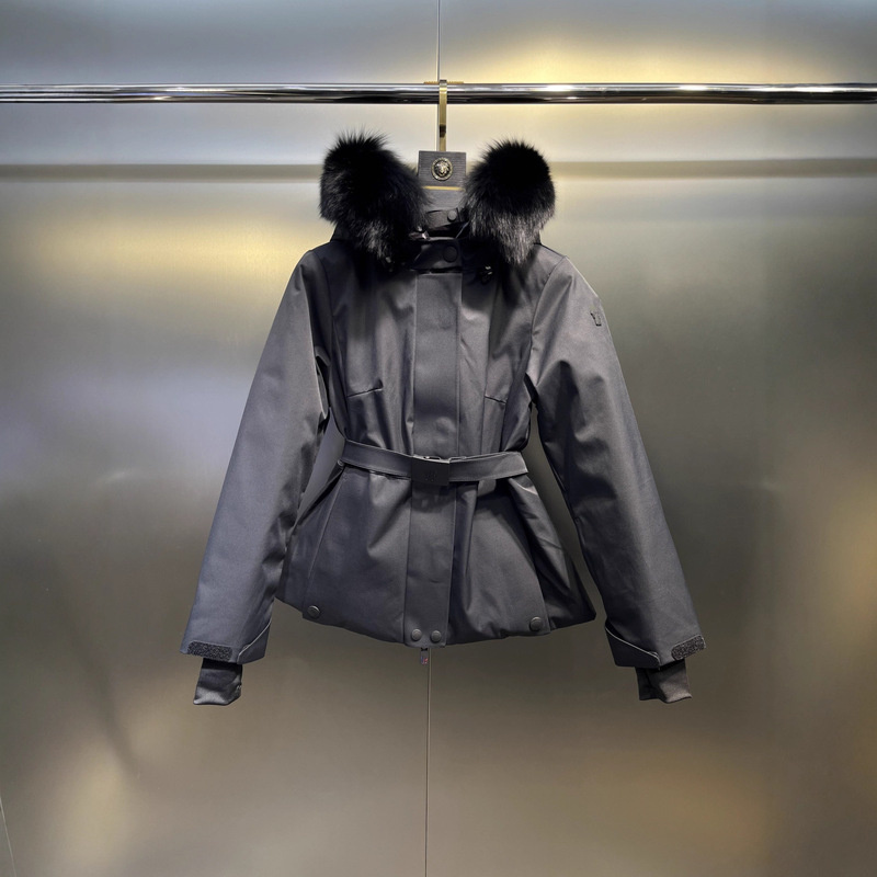 高版本蒙家25ss秋冬新款女士滑雪收腰保暖短款连帽毛领羽绒服外套|undefined