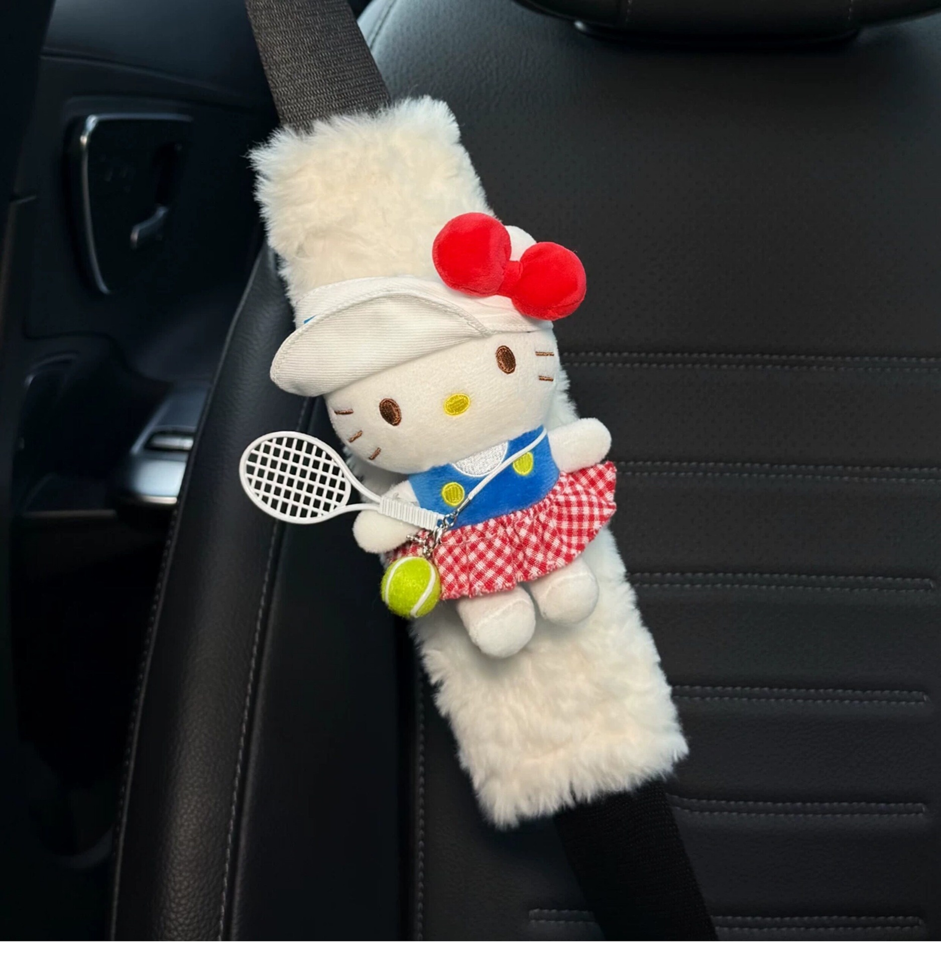 Cute KITTY car seatbelt shoulder pad, car interior seatbelt decoration, anti-abrasion clothing for couples, a pair for women