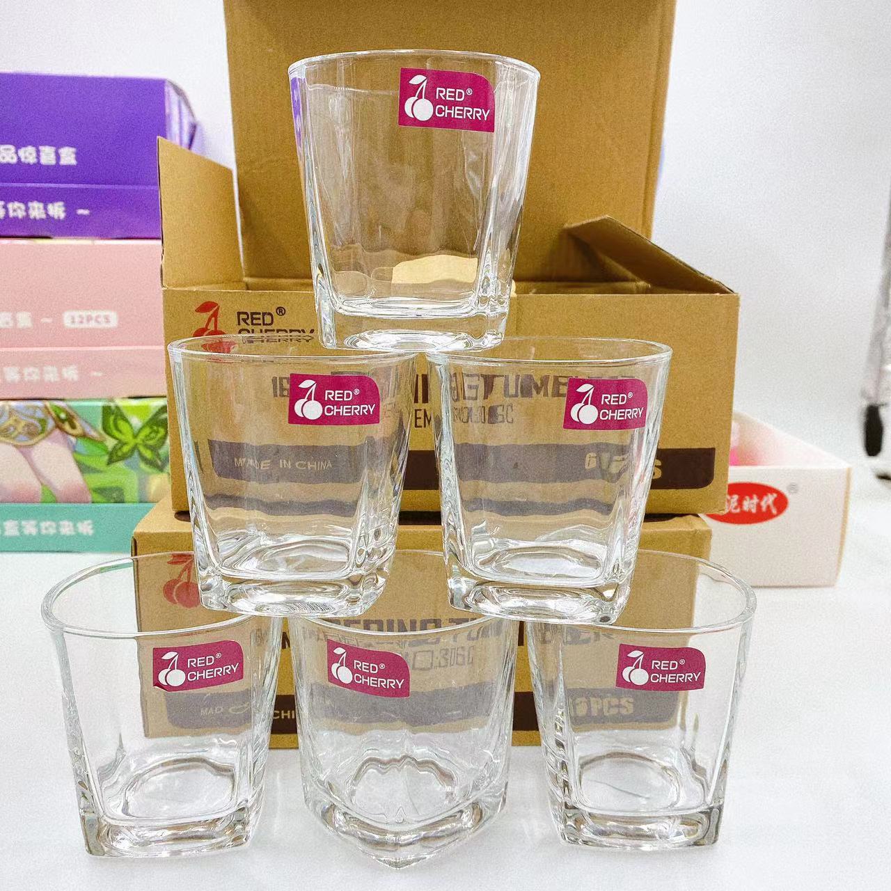 Fabricante Tasman taza de agua transparente taza de cerveza cuadrada al por mayor cereza roja 165ml vidrio cuadrado de agua potable doméstica
