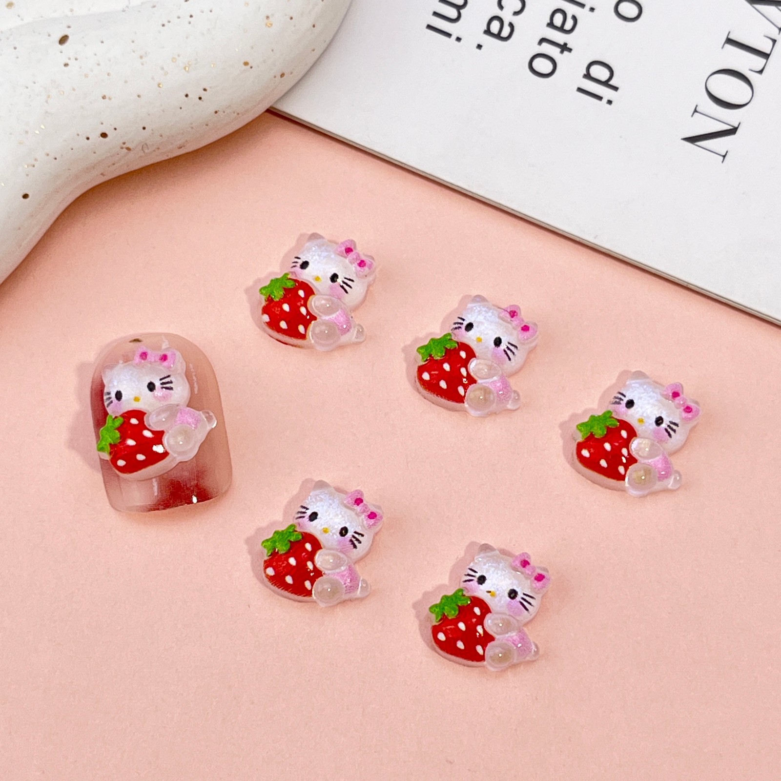 1개 [허그 딸기] 11x11mm