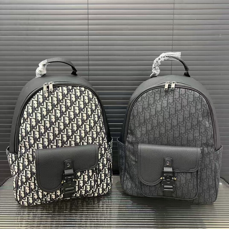 Men's black soft grained calfskin fashion saddle backpack high quality picture Men's black soft grained calfskin fashion saddle backpack high quality picture