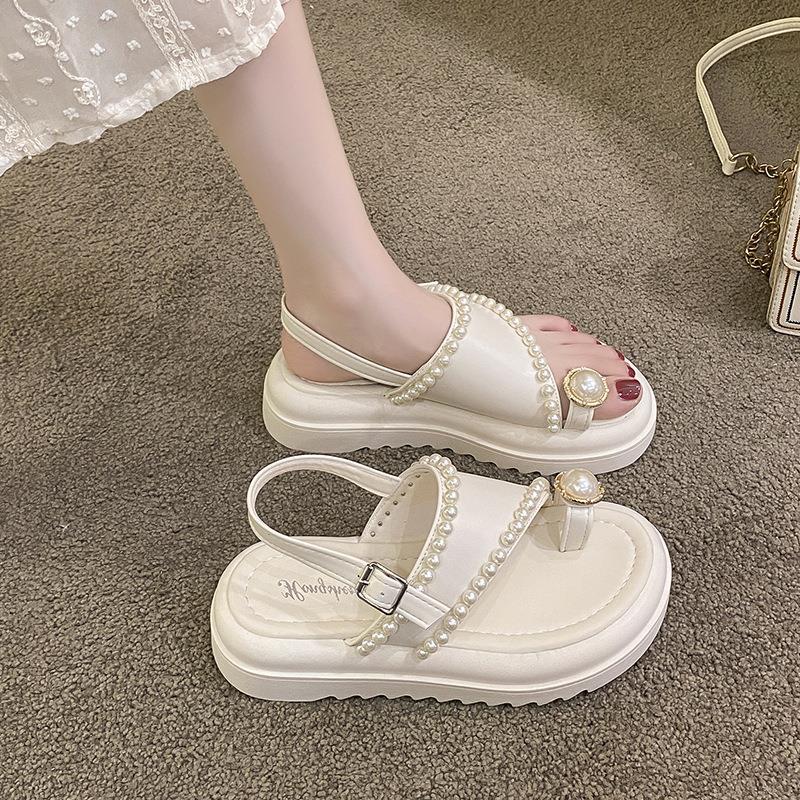 Kleine Duftende Wind Dicke Sohle für frauen 2024 Sommer Neue Mode Perle Schmuck Strand Schuhe Abdeckung Zehe Nach Außen tragen_voghion.com