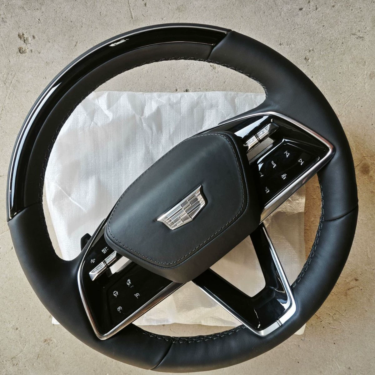 Подходящий для рулевого колеса Cadillac Rego сборка рулевого колеса с подогревом высокой передачи, кожаная крышка динамика