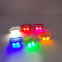 批发全硅胶led发光手环演唱会气氛七彩可变色硅胶LED发光手环