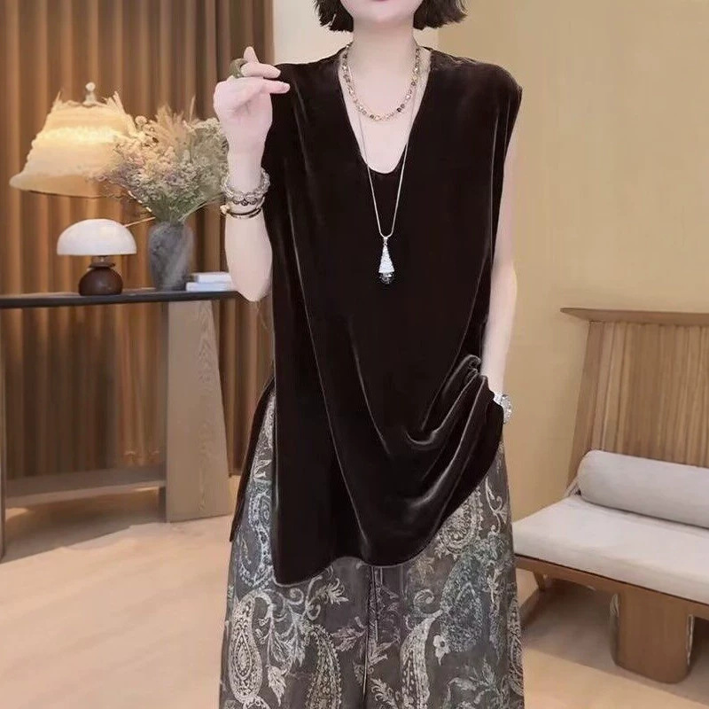 Elegant V-neck side-slit velvet sleeveless shirt for women, 2026 summer new style, minimalist versatile slimming loose tank top