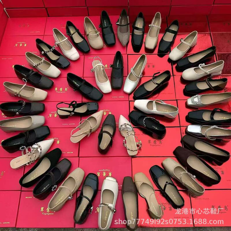 Clearance sale of women's shoes from a brand that has closed its store in the mall. Includes summer and autumn styles, fashionable women's heels, and discounted stock