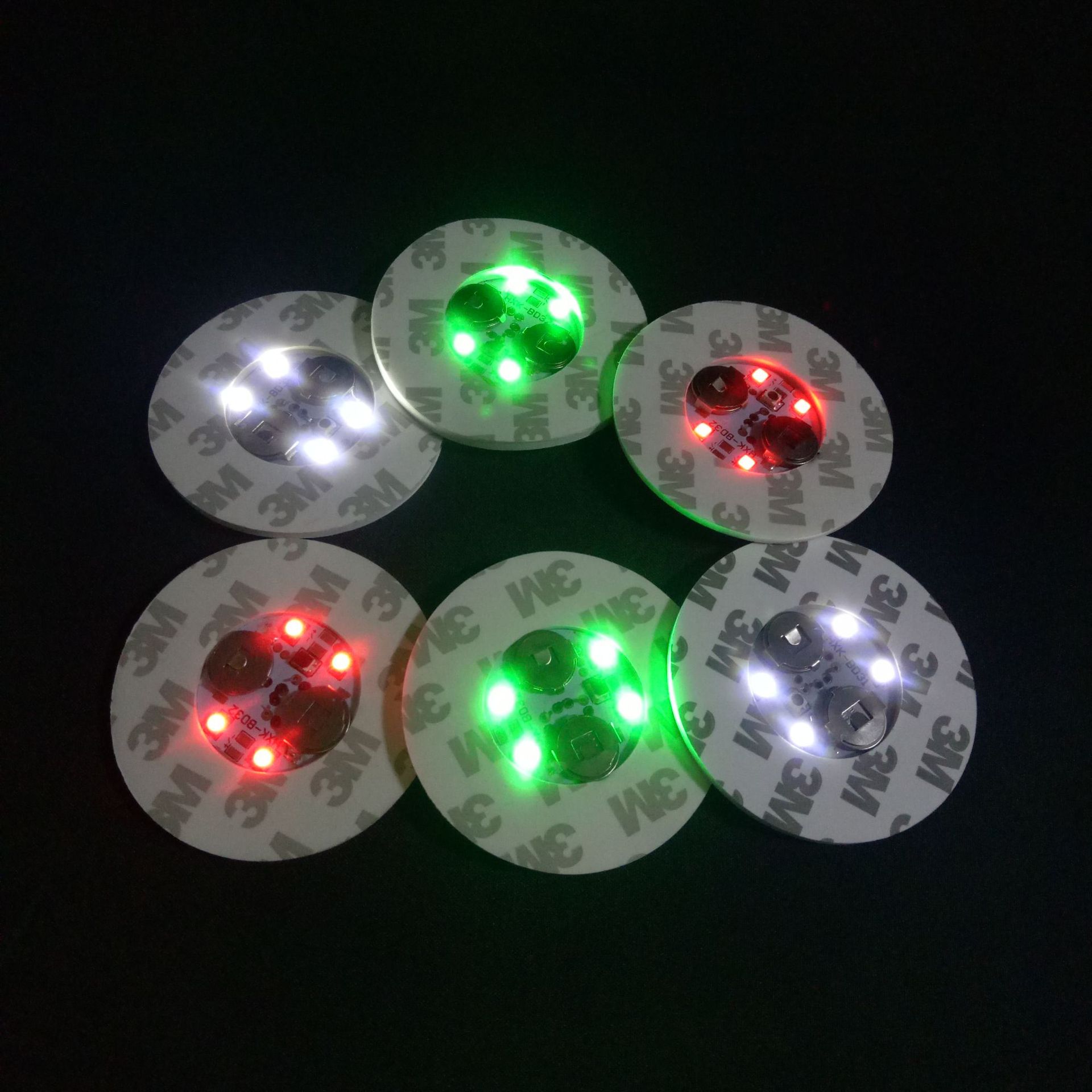 En stock Luminoso Copa pegatinas LED colorido flash botella pad escuela fiesta celebración actividad cerveza montaña regalo de la publicidad Copa pegatinas