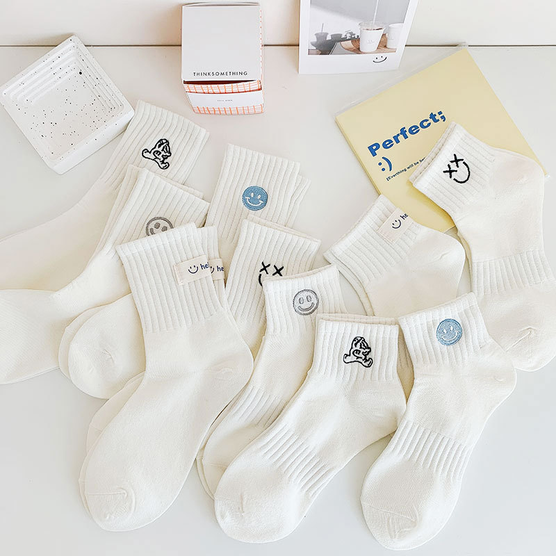 Women's Embroidered Mid-Short Socks with Smiley Face Fabric Tags, Cartoon Design, Sports, Odor-Resistant, Sweat-Absorbent, Trendy, Casual, Antibacterial, Versatile, Thin Style