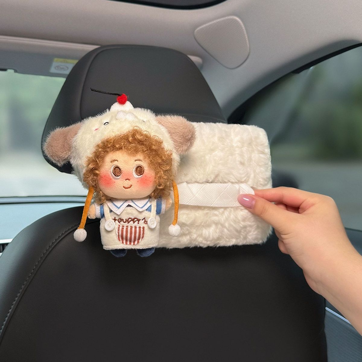 Curly hair, small freckles, car tissue box, 2026 new model, hanging tissue box for car rear headrest, stylish and elegant design for women