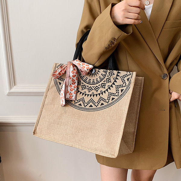 Fashionable capacious retro shoulder bag