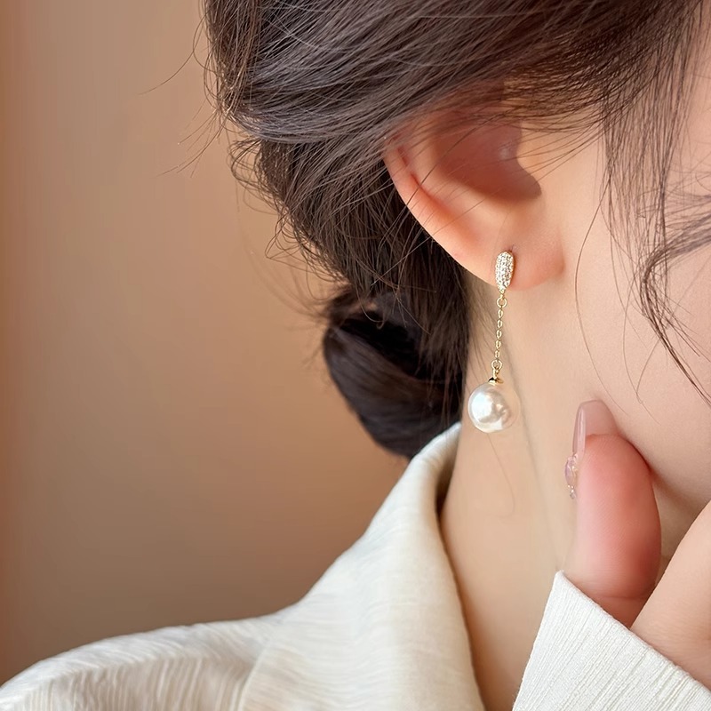 轻奢高级感小流苏珍珠耳环女2025新款独特耳钉大圆脸适合的耳饰品|undefined