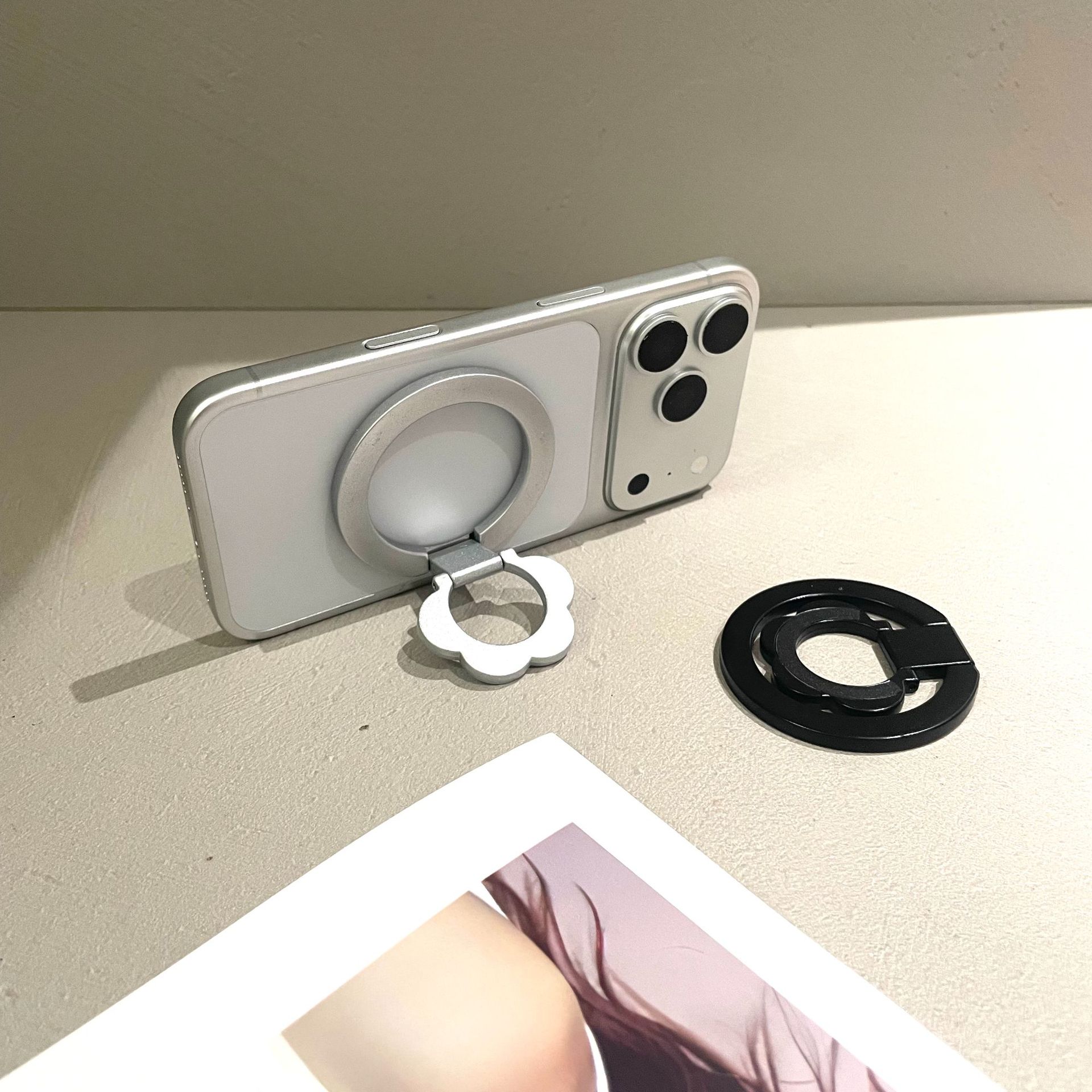 플라워 슬림 맥세이프 링 홀더 360도 회전 자석식 양면 휴대폰 거치대 데스