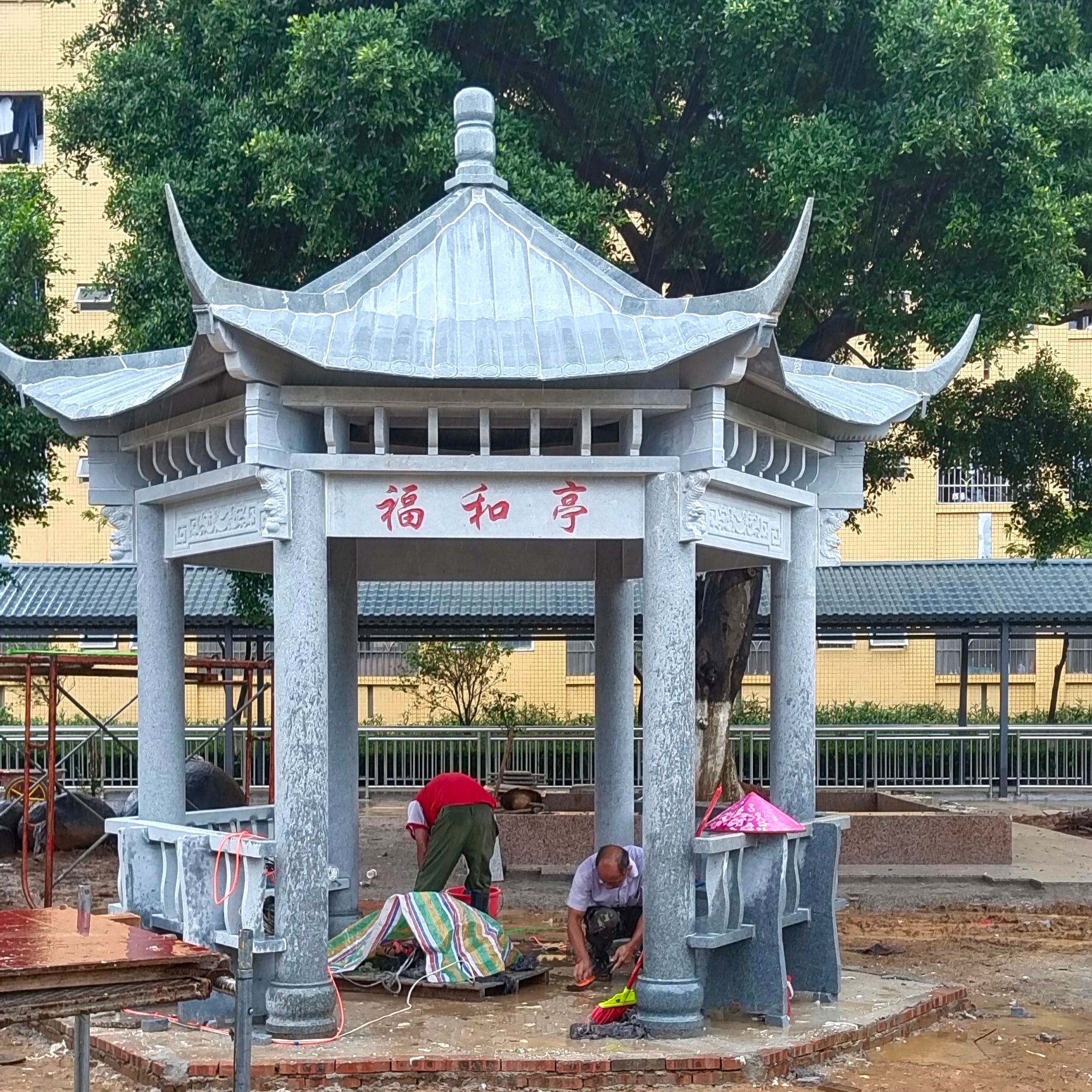 石雕网红凉亭天然石材  花岗岩芝麻灰学校景观园林用中式六角亭子