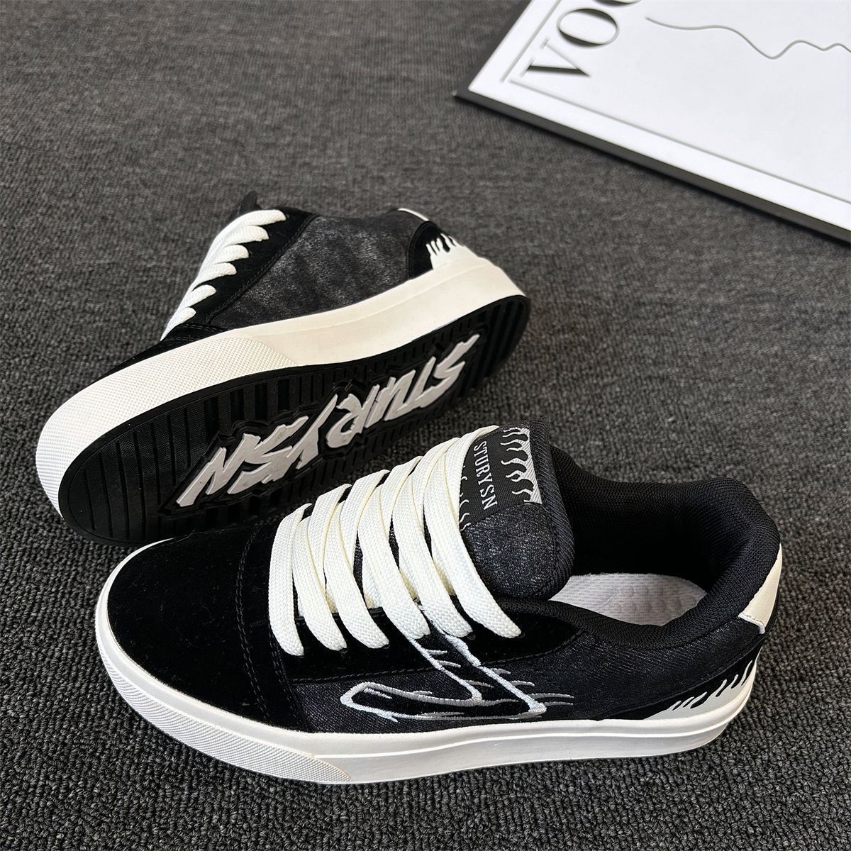 Xiaozhonggang viento negro llama de color zapatos de lona para hombres 2026 nuevos zapatos de ocio universitarios de la red de moda roja zapatos de skate