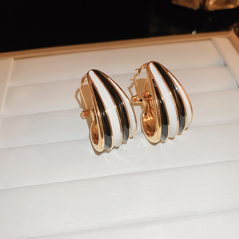 Dizainerio stiliaus, elegancija, išskirtinė kaklo grandinėlė, madingas, lengvas prabangus papuošalų rinkinys_voghion.com