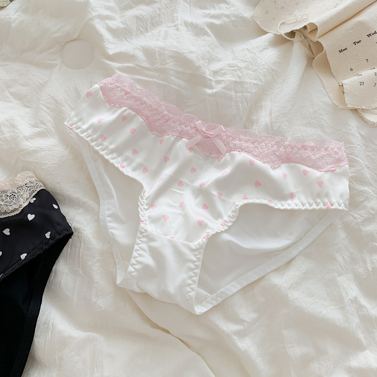 Nuevo estilo francés retro sexy amor bragas de encaje puro dulce arco de cintura baja chica calzoncillos de seda de hielo