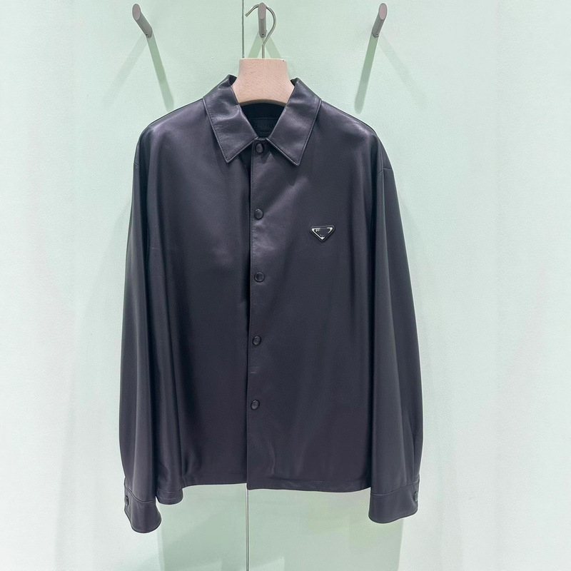 Cross-Border Exclusive Supply of 2025 Autumn Collection Triangle Logo Single-Breasted Leather Jacket for Men and Women, Faux Lambskin Shirt-Style Coat Cross-Border Exclusive Supply of 2025 Autumn Collection Triangle Logo Single-Breasted Leather Jacket for Men and Women, Faux Lambskin Shirt-Style Coat