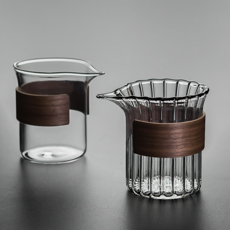 Wholesale Petal Glass Fair Cup with Thickened Material, Heat Resistant, Japanese Kung Fu Tea Set Accessory, Insulated Equal Cup, Glass Cup Dividert