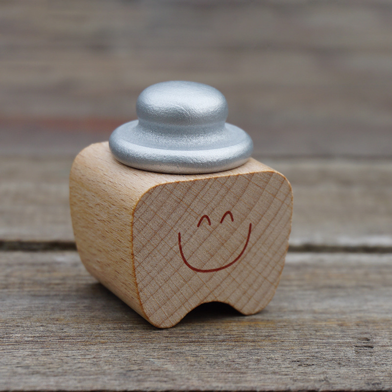 En stock Caja de pezón para niños caja de almacenamiento de dientes de madera maciza caja de colección de madera caja conmemorativa Hospital Dental regalo de regalo