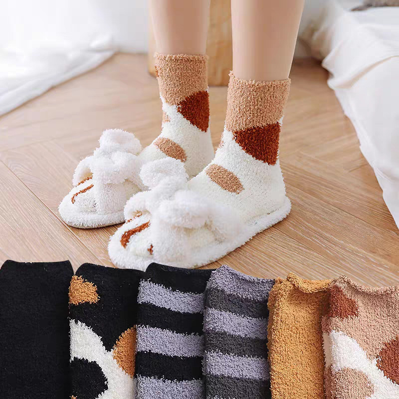 サンゴの靴下の女性の中筒の靴下の秋冬の猫の爪のかわいい厚い保温の床の睡眠の靴下の月子の靴下|undefined