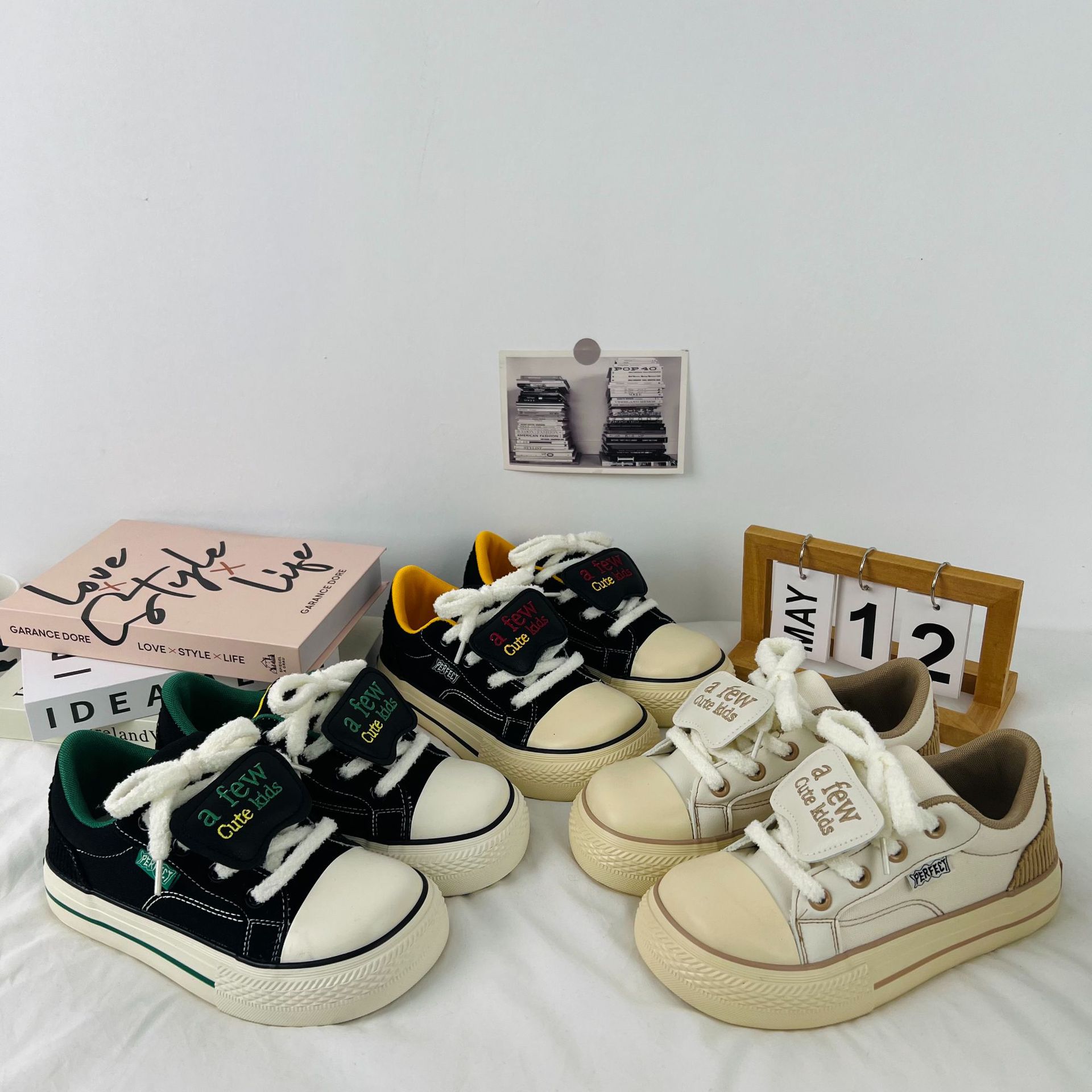 2024 primavera estudiantes callejera con zapatos blancos de mujer estilo coreano de haraguchi zapatos de lona de cabeza cuadrada zapatos de mujer en vivo zapatos de mujer