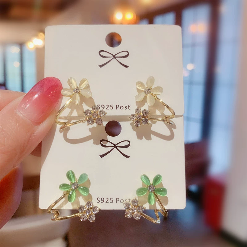 S925 Серебряная игла Южная Корея новые зеленые маленькие цветочные серьги изысканные циркониевые маленькие универсальные серьги с темпераментом с опалом