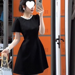 フランス式の小さい香りの風の泡の袖は腰のワンピースを収めます。