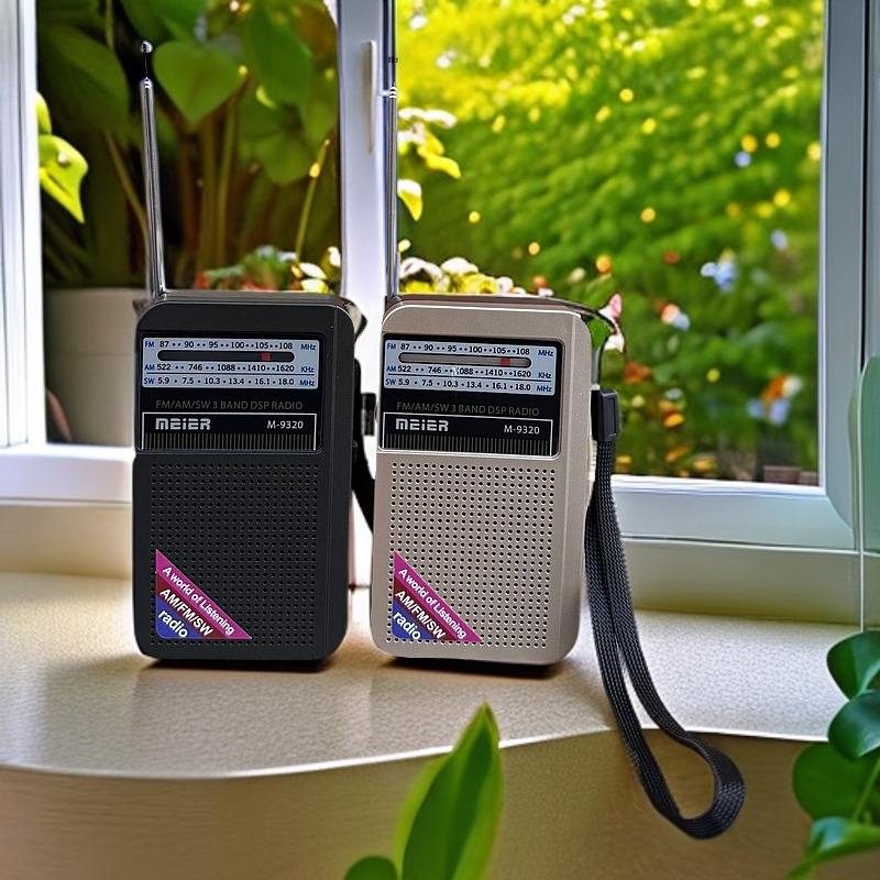 Transfronteriza venta caliente portátil FM radio FM radio multibanda carga FM mini pequeño receptor de radio