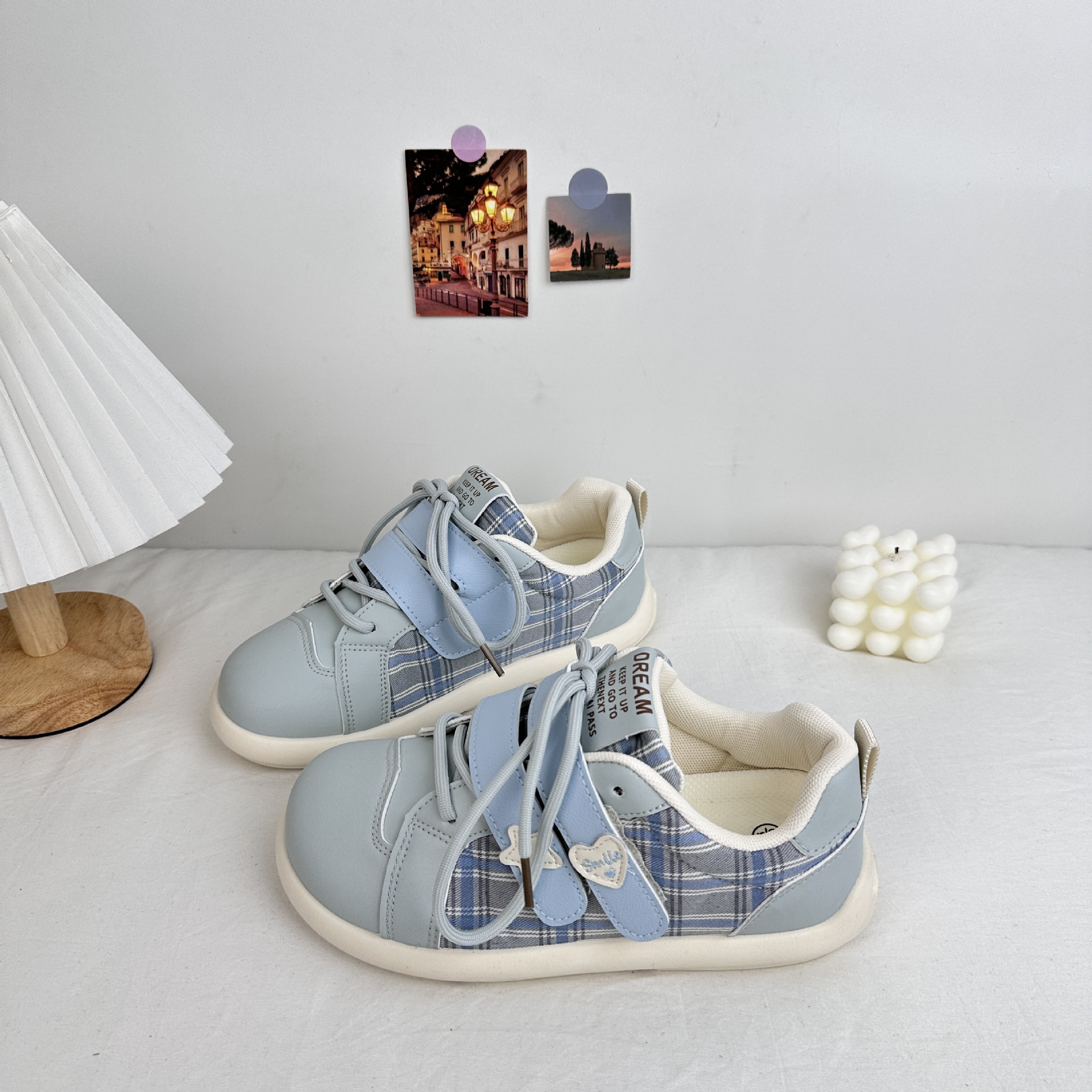 Yuanbo2025 primavera estudiantes zapatos de skate de cabeza cuadrada de fondo plano para mujeres estilo de Hong Kong casual versátil velcro zapatos de lona image 5