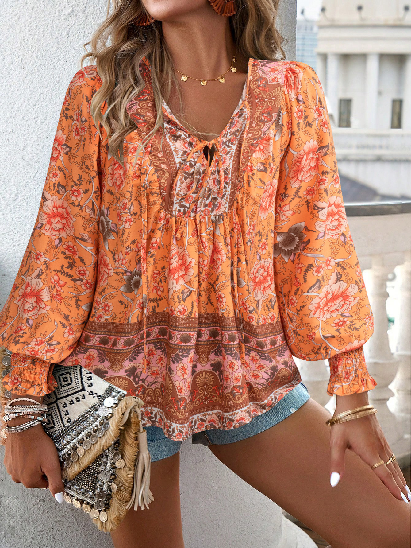 Elegante Florale Damenbluse Mit Bindedetail Und V-ausschnitt_voghion.com