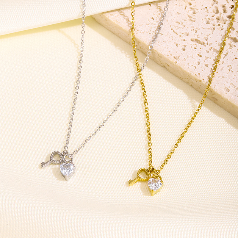 2025 New Online Celebrity Ins Love Key Necklace Women's Simple Niche Light Luxury Girlfriend Gift Collarbone Titanium Steel Necklace