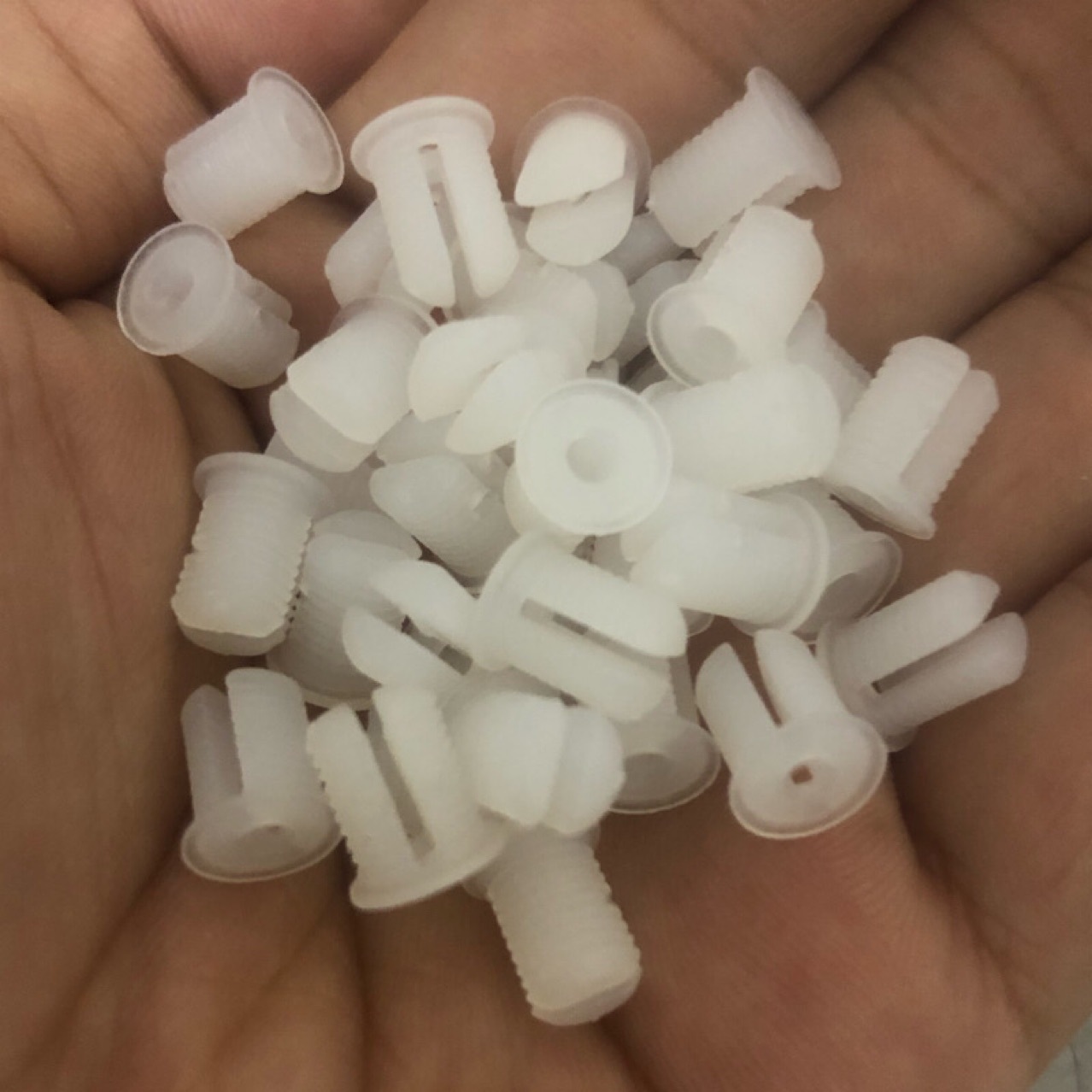 蜂窝板铰链加固胶粒铰链胶塞铝合金螺丝孔膨胀螺母铰链尼龙膨胀塞