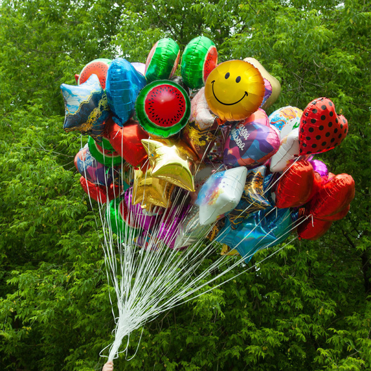 Puestos callejeros y mercados nocturnos usan globos de aluminio que brillan en la oscuridad, globos de dibujos animados, globos de aluminio flotantes con forma de animales para puestos de mercados nocturnos.