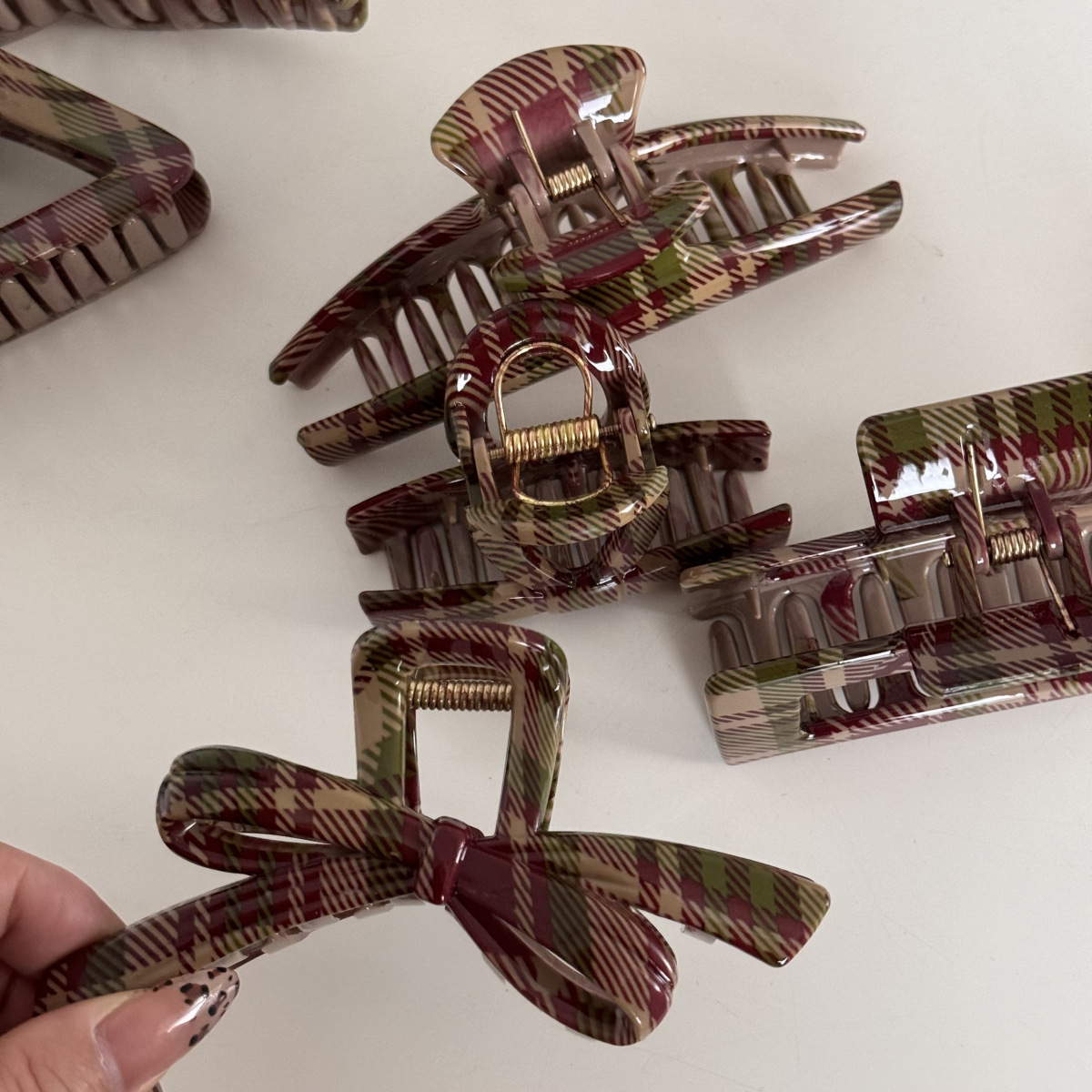 Christmas gift Light red green Christmas style grain grab clip high touch hair clip Temperament disc clip Shark clip hair accessories_voghion.com