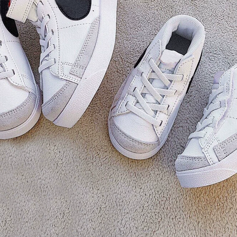 Дети среднего и высокого уровня липучки повседневные маленькие белые туфли 2024 новые кроссовки для мужчин и женщин